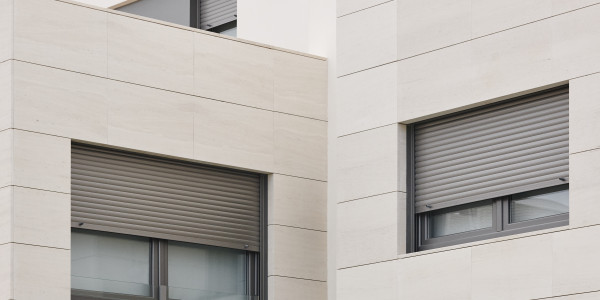 Carpintería Metálica de Aluminio / PVC en Sabadell · Bisagra Oculta