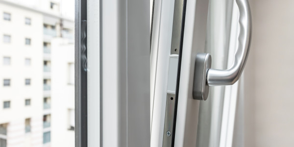 Fabricantes / Instaladores de Puertas y Ventanas de Aluminio / PVC Sabadell · Oscilobatientes - Abatibles