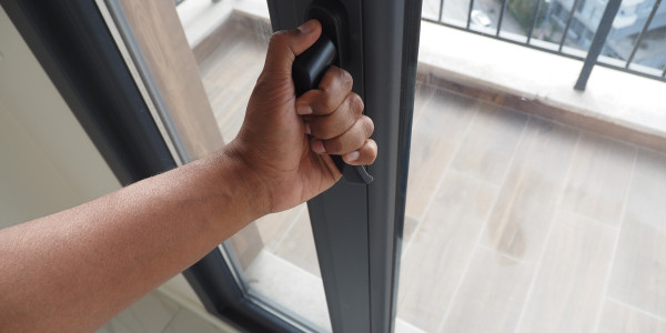 Puertas y Ventanas Insonorizadas de Aluminio / PVC en Sabadell · Cierre Hermético